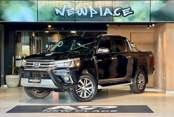 TOYOTA HILUX 2.8 SRX 4X4 CD 16V DIESEL 4P AUTOMÁTICO TOYOTA HILUX 2.8 SRX 4X4 CD 16V DIESEL 4P AUTOMÁTICO